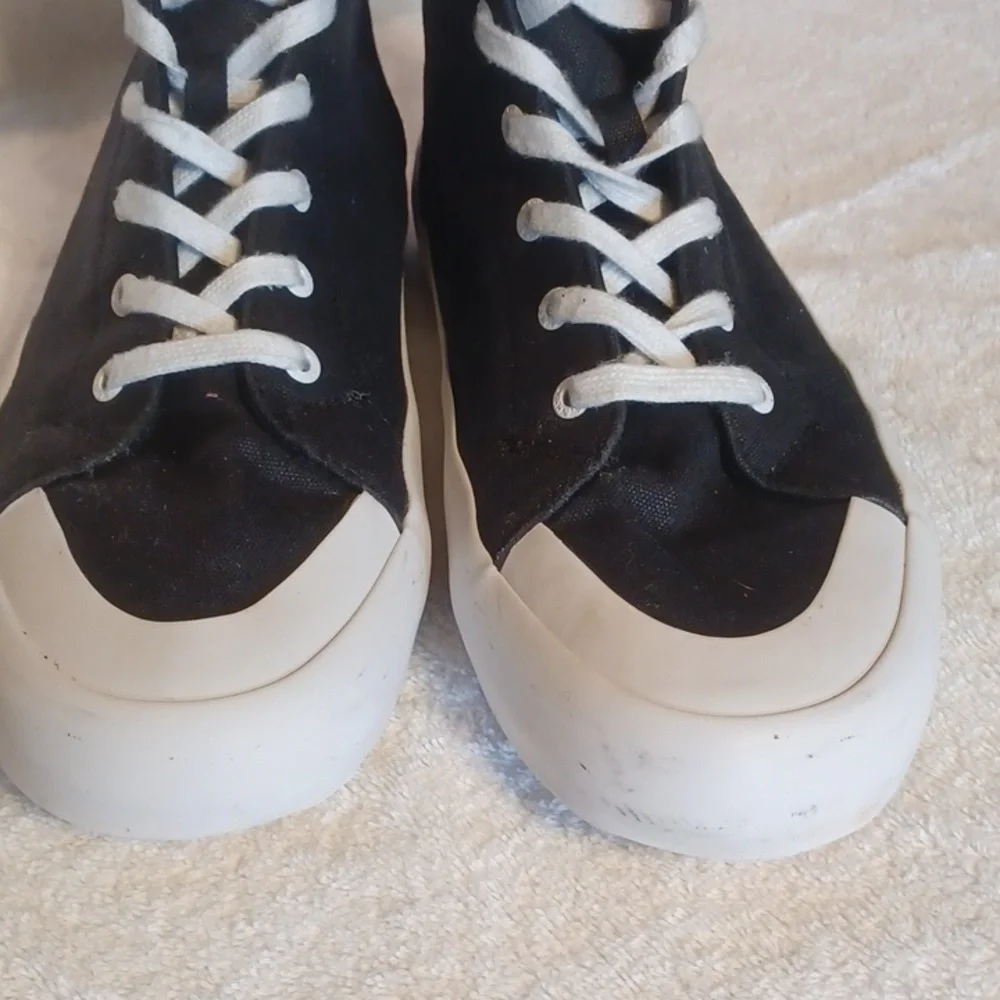 Levi's canvas hightop shoes women's size 10 black and white